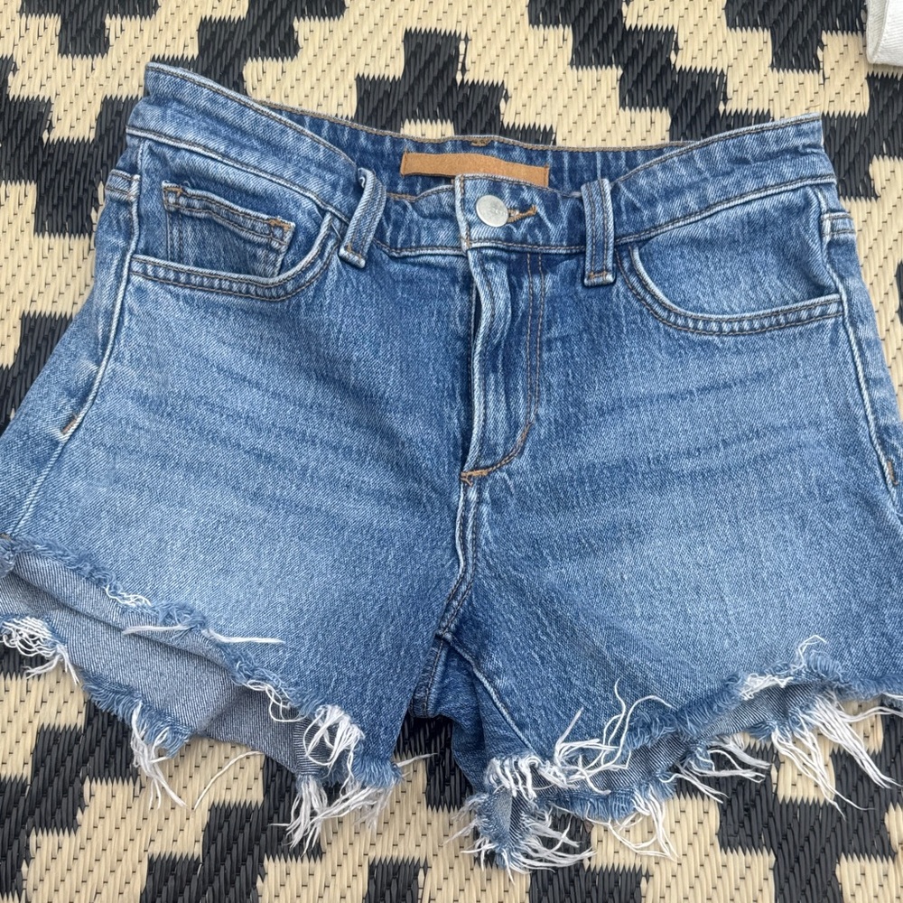 Joe's Jeans Classic Blue Frayed Shorts. 4inch inseam. Sz 24